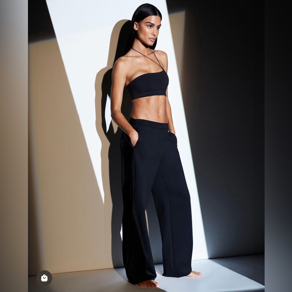 Bandier Jacaranda Set: Sport Logo Slit Legging + Asymmetric Toggle Bra - Picture 15 of 16